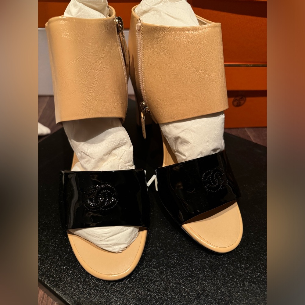 Chanel Camellia Patent Leather Sandal Heels Black Beige Size 39.5 / 9